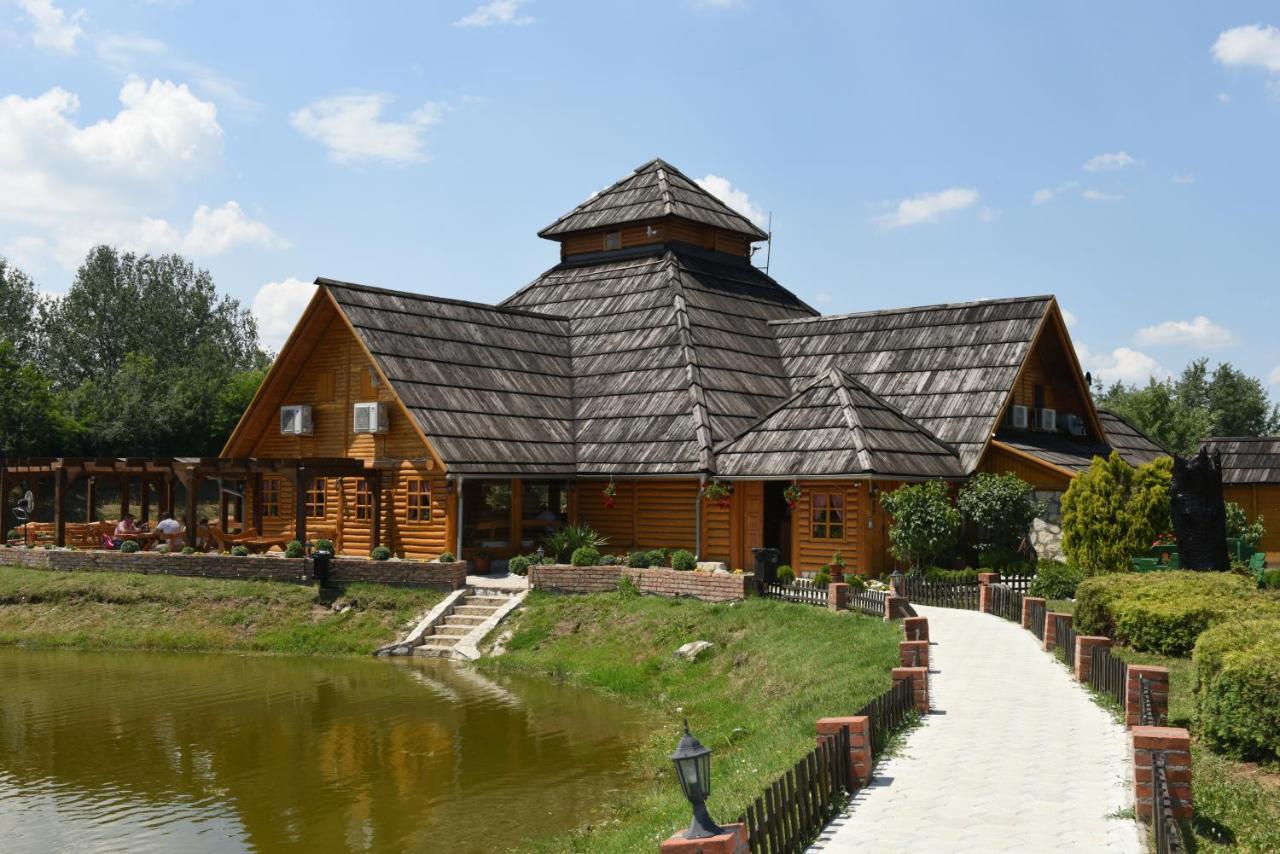 Etno Selo Moravski Konaci Velika Plana Exterior photo