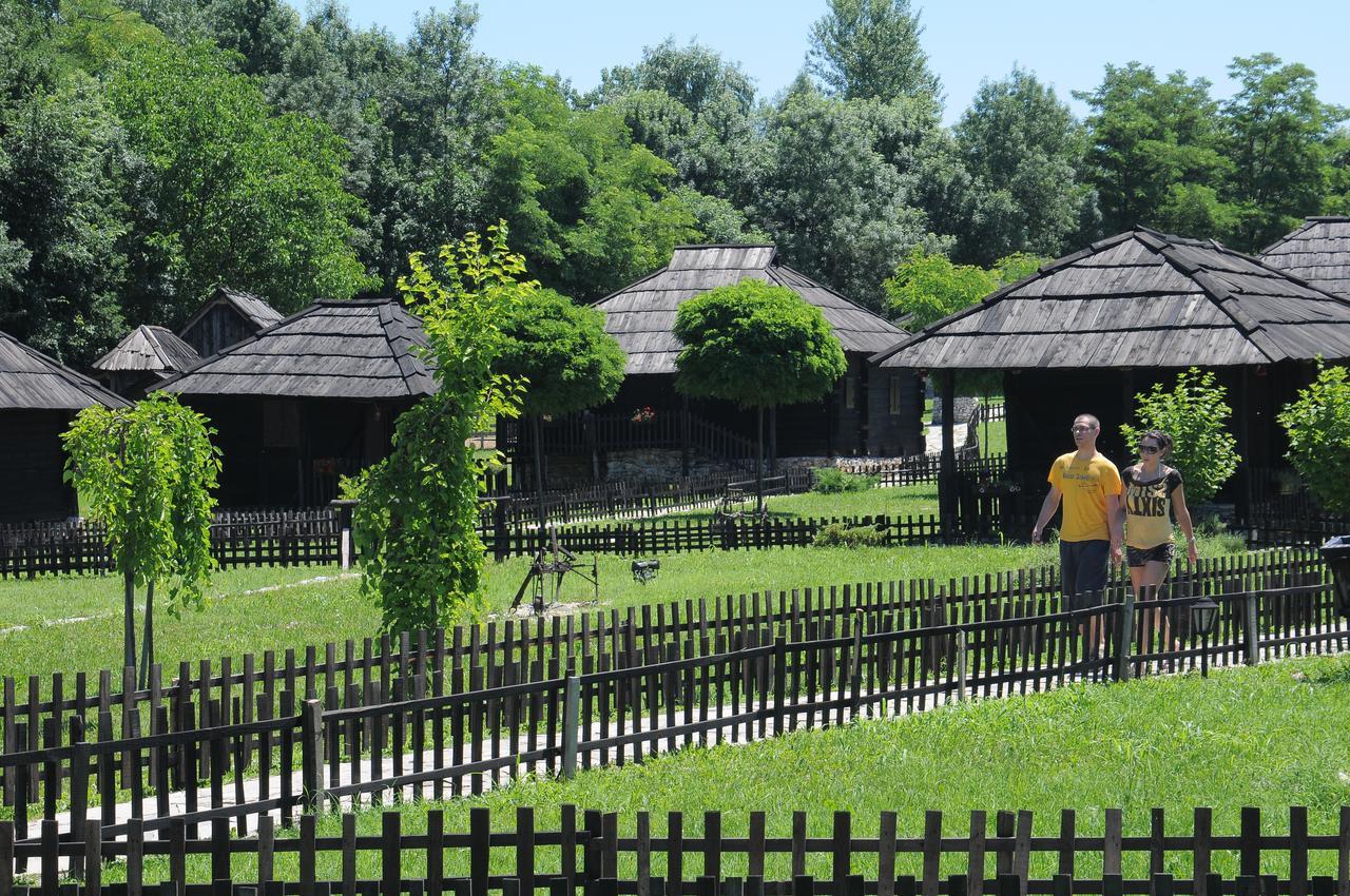 Etno Selo Moravski Konaci Velika Plana Exterior photo