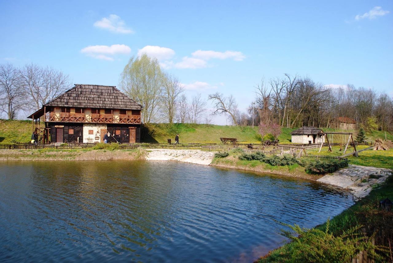 Etno Selo Moravski Konaci Velika Plana Exterior photo